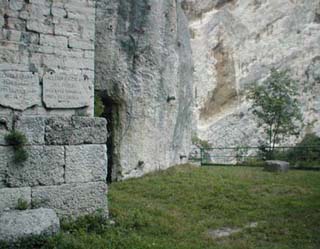 This old Etruscan tunnel entrance is situated 
next to the larger Roman tunnel