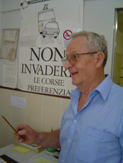 A driving instructor explains the meaning of Italian road signs.